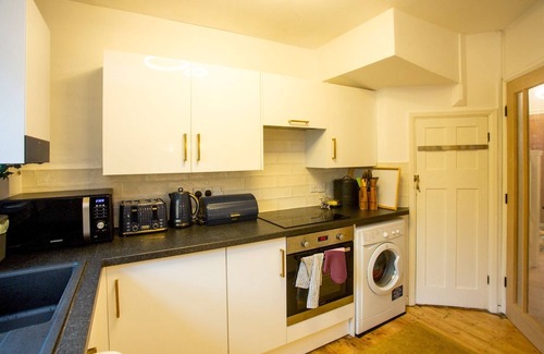 Arbury House | Spacious 3BR Home| Pass The Keys