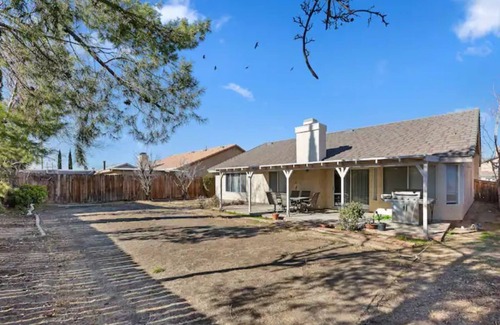 Victorville House | Spacious 3BR in Peaceful VV Area