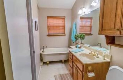 Broken Arrow House | Spacious 3BR Ranch |Pet-Friendly |Near ExpoCenter