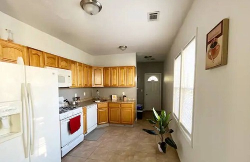 North Bergen Apartment | Spacious 4 bed 2.5 bath close to NYC FREE Parking!