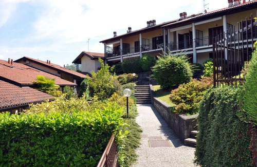 Castello House | Spacious 4 bedroom house with fireplace in a well maintained residence with pool