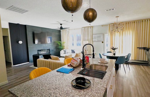 Glenn Heights House | Spacious 4 bedroom house with fitness room and WiFi in charming Glenn Heights.