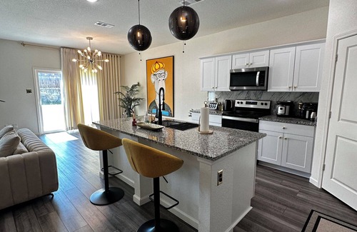 Glenn Heights House | Spacious 4 bedroom house with fitness room and WiFi in charming Glenn Heights.