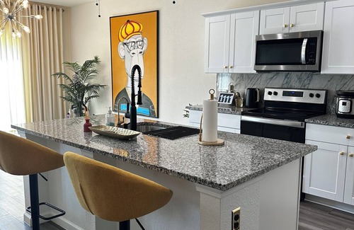 Glenn Heights House | Spacious 4 bedroom house with fitness room and WiFi in charming Glenn Heights.