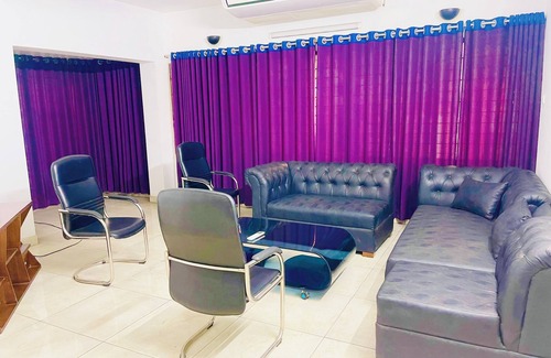 Dhaka Apartment | Spacious 4-bedroom apartment in lovely Dhaka Gulshan with AC, WiFi