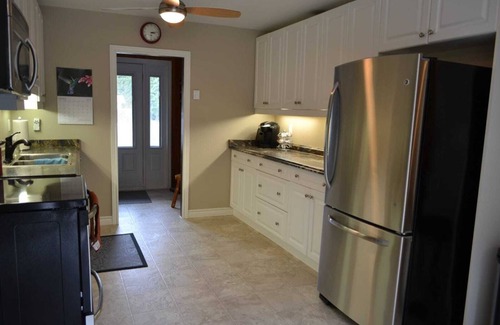 Red Bay House | Spacious 4-Bedroom Family Friendly Cottage