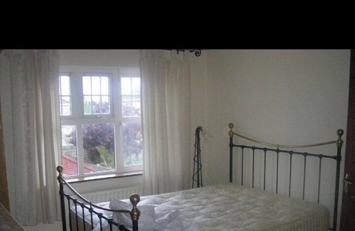 Dooradoyle House | Spacious 4 Bedroom House in limerick
