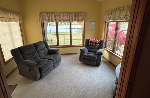 Village of Harrison House | Spacious 4-bedroom house. 23 miles to Lambeau Field and 21 miles to EAA Oshkosh