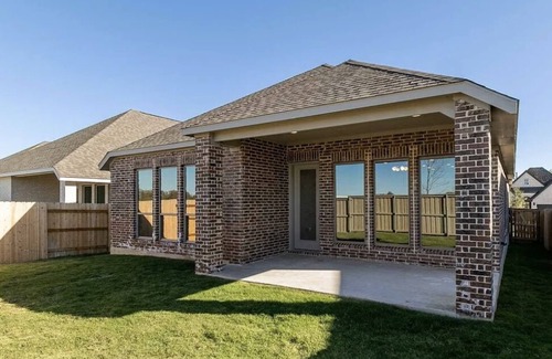 Bastrop House | Spacious 4-bedroom house near COTA and Austin attractions.
