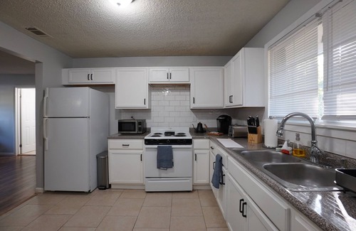 Frayser House | Spacious 4-bedroom house in delightful Memphis with AC, WiFi