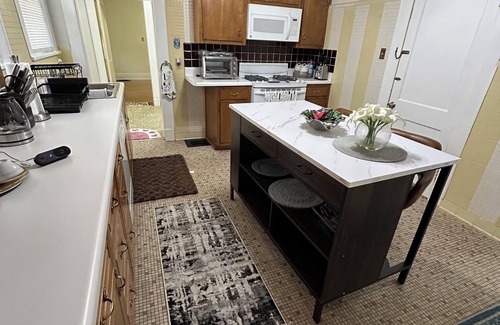 Evergreen House | Spacious 4-bedroom house in brilliant Memphis with AC, WiFi