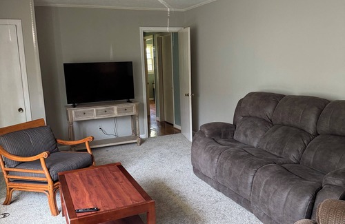 Mount Berry House | Spacious 4-bedroom house in fantastic Rome with WiFi, AC, washer dryer,