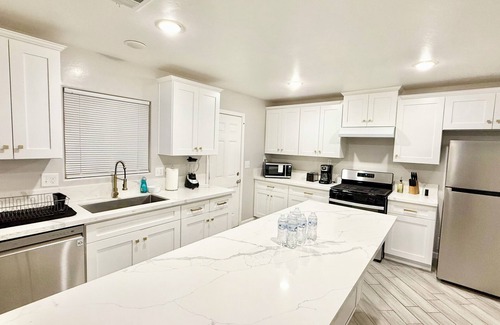 Baker Street House | Spacious 4-bedroom house in charming Bakersfield with AC. 4 queen & 3 twin beds.