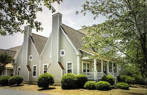Lackey House | Spacious 4-bedroom estate in charming Williamsburg with AC, fitness room