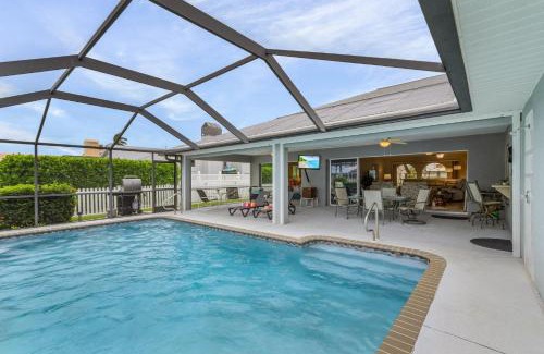 Pelican House | Spacious 4-Bedroom Villa with Private Pool and Canal View- Villa Red Coral - Roelens