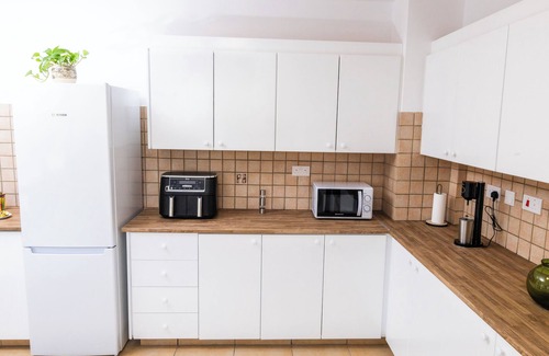 Peyia Town Villa | Spacious 4-bedroom villa with AC, WiFi in fabulous Peyia