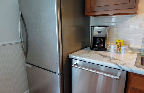 Chesterton House | Spacious 4 BR 10 mins to 🏝 Near Chicago Sleeps 12