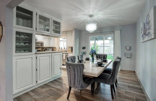 Peaceful Valley House | Spacious 4bedroom House In Scottsdale! 4 min from Nightlife & Scottsdale Stadium