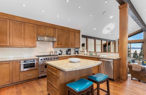 Lake Forest Cabin | Spacious 4BR Dollar Point Home w/Lake Tahoe Views, Private Hot Tub, Pool Table, Close to Skiing!