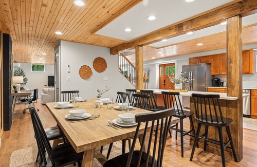 East Durham House | Spacious 4BR - Hot Tub - Tennis Court - Pond