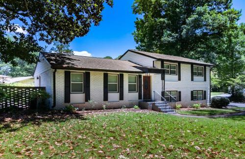College Park Apartment | Spacious 4BR House, Near Airport & Shops!