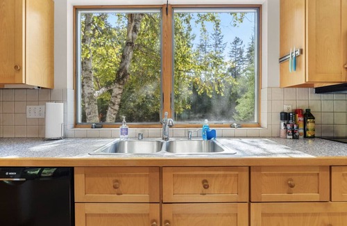 Mount Desert House | Spacious 4BR on Somes Sound! [Sound View]