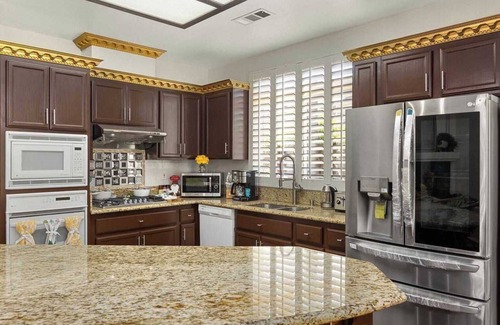 Greenacres House | Spacious 4BR Retreat｜Relaxing Patio, Backyard & Home Office｜Pet-Friendly #41844