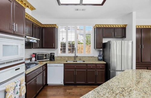 Greenacres House | Spacious 4BR Retreat｜Relaxing Patio, Backyard & Home Office｜Pet-Friendly #41844