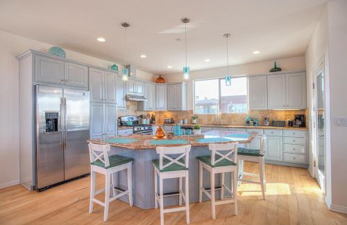 Oxnard Shores House | Spacious 4BR, Rooftop Deck, Fire Pit, Steps to Shore