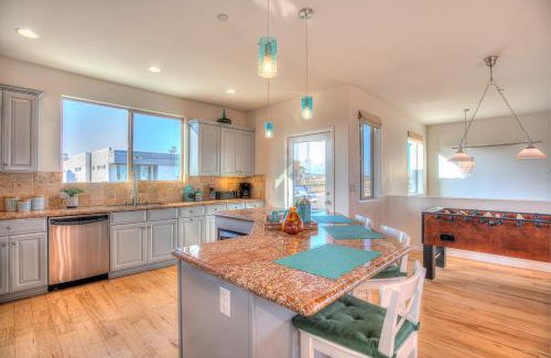Oxnard Shores House | Spacious 4BR, Rooftop Deck, Fire Pit, Steps to Shore