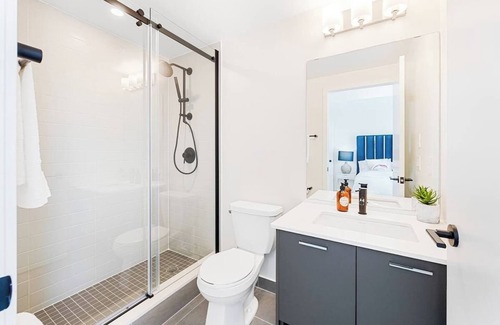 Harwood Apartment | Spacious 4BR Suite Getaway with AMAZING City Views