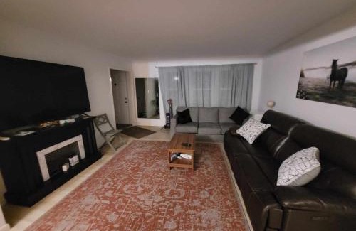 North Newport News House | Spacious 4BR Home w Pool Family Friendly