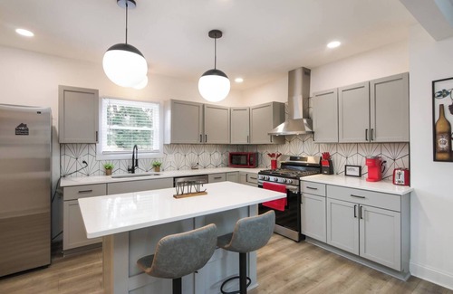 Weinland Park House | Spacious 4BR w/Game Room & Yard Walk to OSU