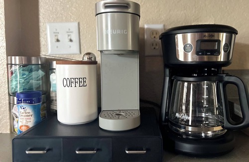 Lakeland House | Spacious 4BR with Private Pool, King Bed, Near Parks and Trails