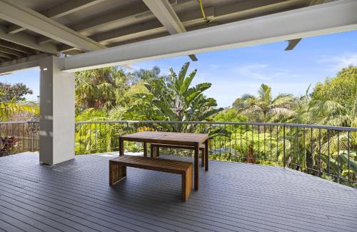 Whale Beach House | Spacious 5-Bed Beach House with Ocean View