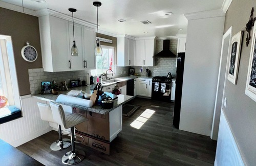 Santa Clarita House | Spacious 5-bedroom house in marvelous Santa Clarita with spectacular view.