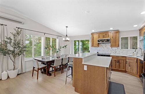 Carver Other | Spacious 5-bedroom farmhouse with WiFi and AC in enchanting Vancouver