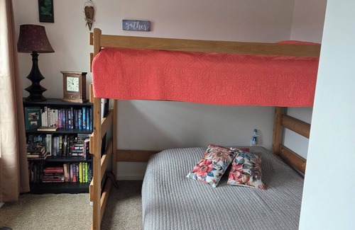Bellefonte House | Spacious 5-bedroom house in delightful Bellefonte with AC, WiFi