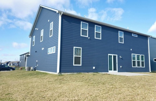 Brownsburg House | Spacious 5-bedroom house with WiFi, AC in charming Brownsburg