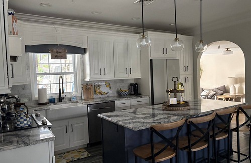 North Massapequa House | Spacious 5-bedroom house in charming Massapequa with AC