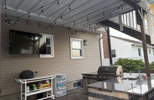 North Massapequa House | Spacious 5-bedroom house in charming Massapequa with AC