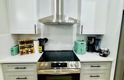 Greeley House | Spacious 5-bedroom house in charming Greeley with AC