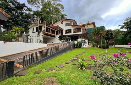 San Antonio House | Spacious 5-bedroom house with, Pool, Gym, Sauna, and Large Yard in Escazu