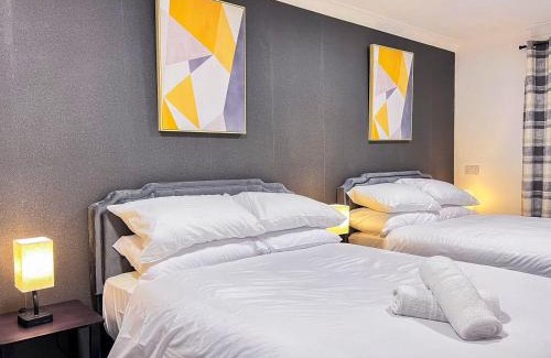 Luton Apartment | Spacious 5 Bedroom Near Airport