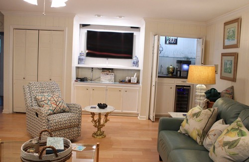 River Mountain House | Spacious 5-bedroom house & pool in Little Rock by Pleasant Valley Country Club.