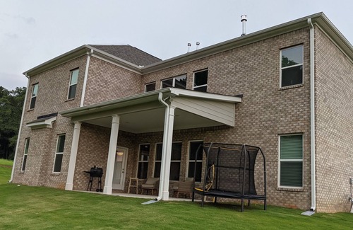 Covington House | Spacious 5BR 4BA Retreat: The Best Kept Secret in Covington