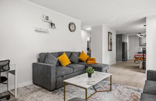 Southeast Calgary House | Spacious 5BR Home, 2 Kitchen, 2 Living rooms - 14 Min to Airport, 8 Min to Downtown &Zoo