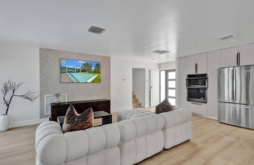 Biscayne Park House | Spacious 5BR Miami Oasis w/Pool