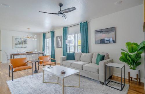 MacGregor House | Spacious 6 Bed 6 Bath Duplex with a Pool