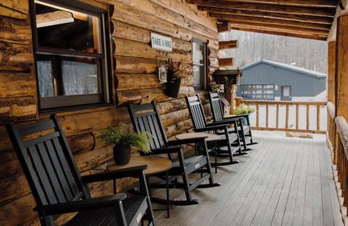 New Philadelphia Cabin | Spacious 6-bedroom cabin & sports bar in Amish country. Close to Breitenbach.